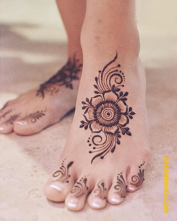 Elegant Flower Motif Mehndi for Feet Photo of Elegant Flower Motif Mehndi for Feet
