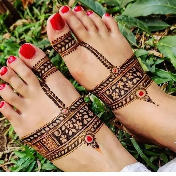 Sandal-Style Leg Mehndi Design Photo of Sandal-Style Leg Mehndi Design
