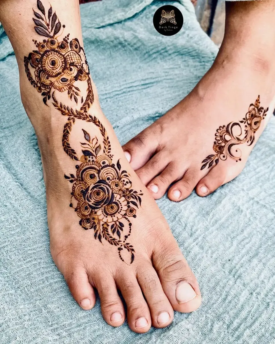 Overlapping Leg Mehendi Design Photo of Overlapping Leg Mehendi Design