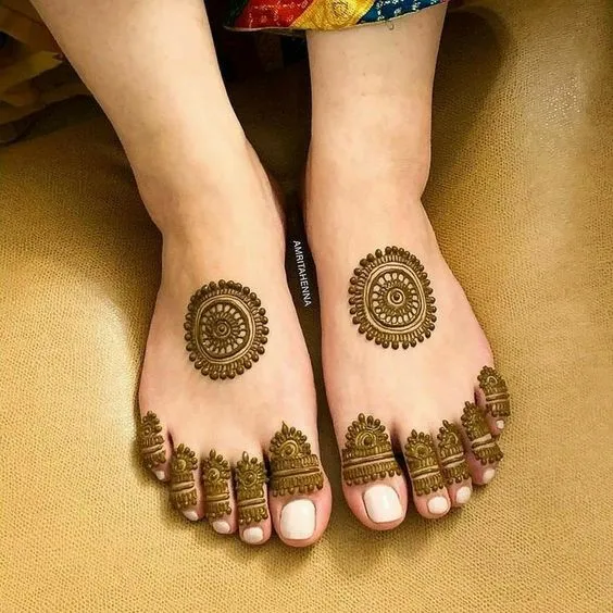 Simple Leg Border Mehndi Design Photo of Simple Leg Border Mehndi Design