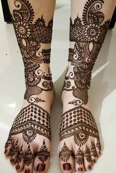 Full-Leg Peacock Mehndi Photo of Full-Leg Peacock Mehndi