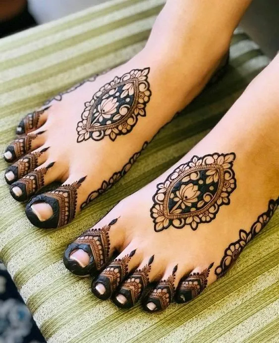 Stylish Patch Mehndi Design Photo of Stylish Patch Mehndi Design