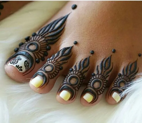 Modern Finger Mehndi Design Photo of Modern Finger Mehndi Design