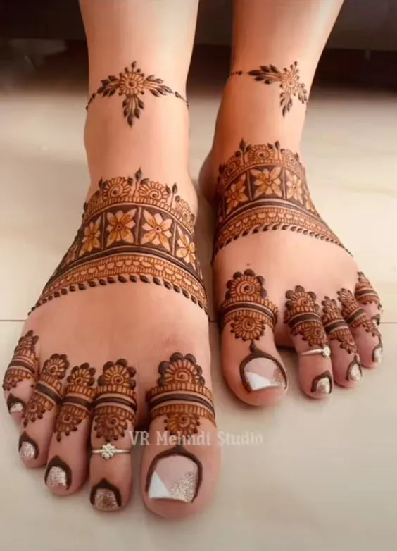 Sandal-Style Floral Mehndi Design Photo of Sandal-Style Floral Mehndi Design