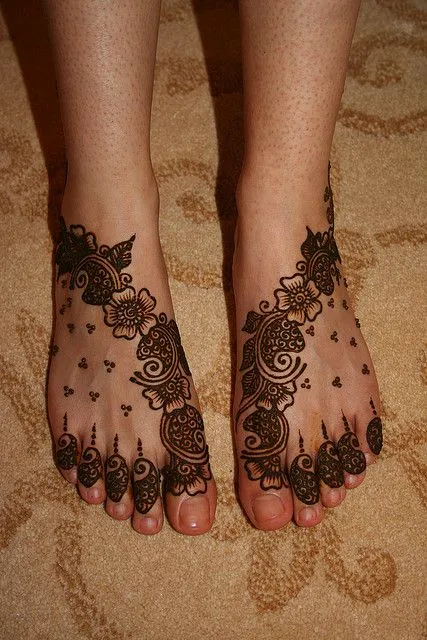 Bold Khafif Leg Mehndi photo of Bold Khafif Leg Mehndi