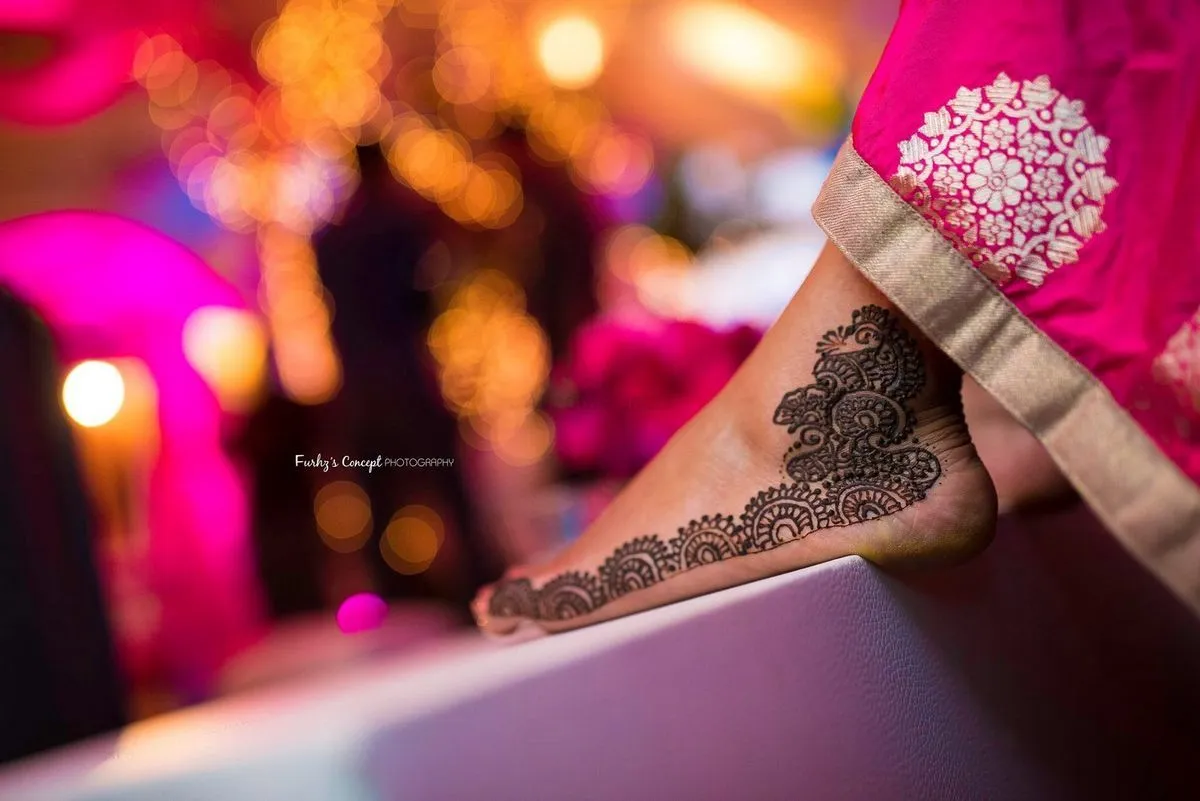Unique Side Leg Mehndi Photo of Unique Side Leg Mehndi