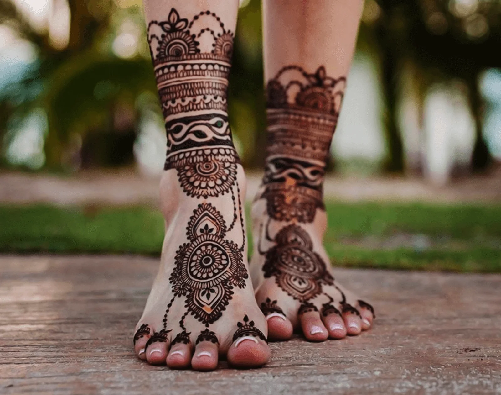 Jewellery-Inspired Leg Mehndi for Eid Photo of Jewellery-Inspired Leg Mehndi for Eid