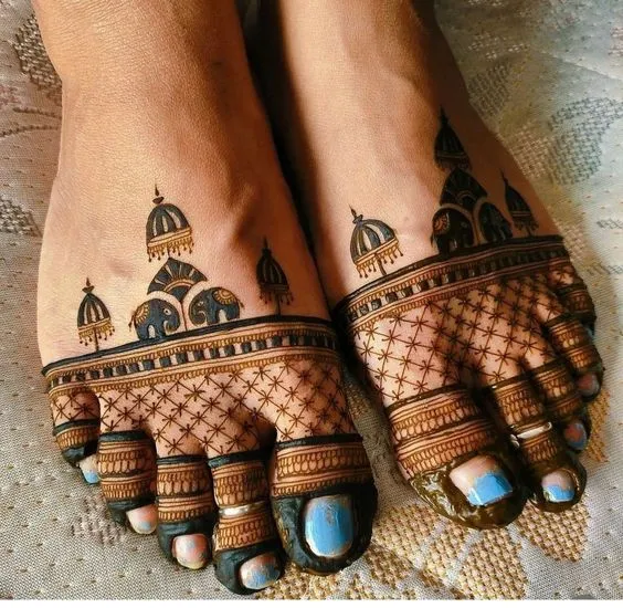 Traditional Motif Leg Mehndi Photo of Traditional Motif Leg Mehndi