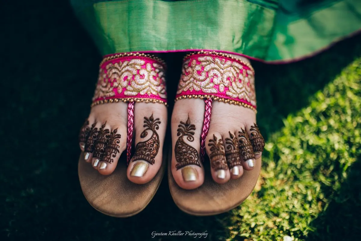 Floral Finger Mehndi Design Photo of Floral Finger Mehndi Design