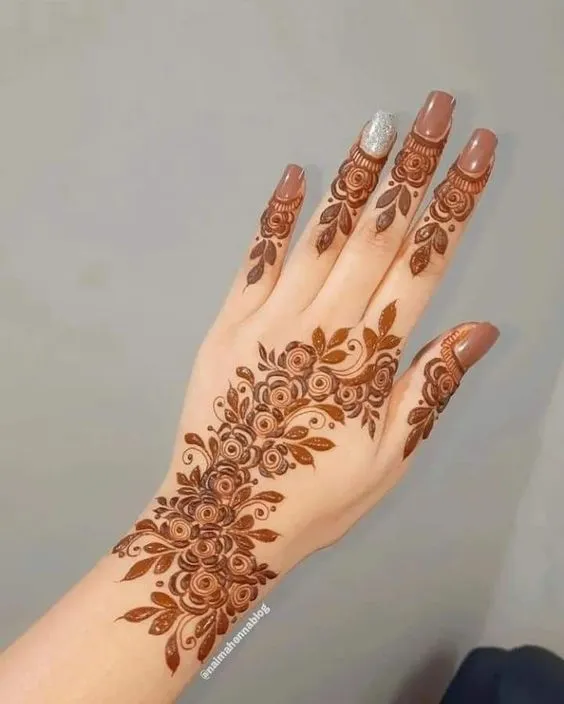 Floral Arabic mehndi design Photo of Floral Arabic mehndi design for back hand