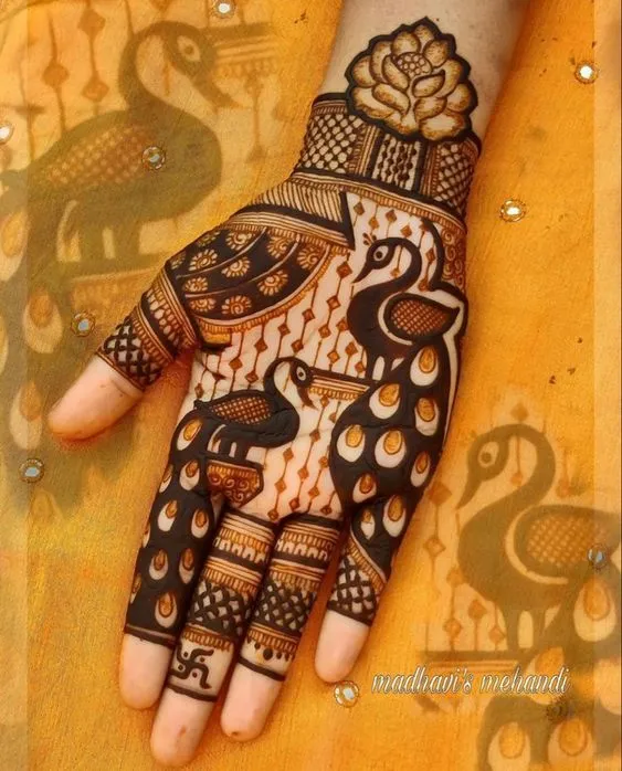Peacock mehandi design for right hand Photo of Peacock mehandi design for right hand
