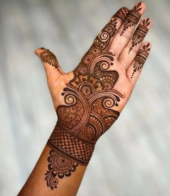 Beautiful Arabic Design for the Palm Photo of Beautiful Arabic Design for the Palm