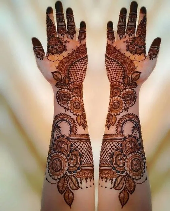 Beautiful Arabic Henna Design Photo of Beautiful Arabic Henna Design