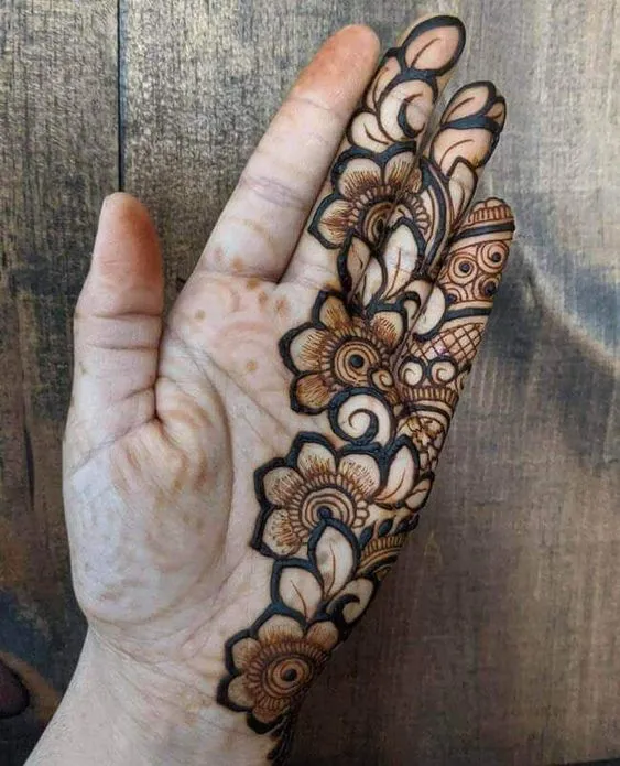 Photo of Arabic Mehndi Design for the Half Hand