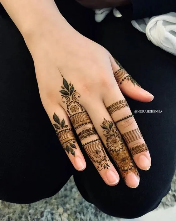 Floral Lace Finger Mehndi Photo of Floral Lace Finger Mehndi