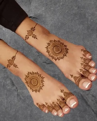 Photo of Mandala mehndi design for a slimming foot