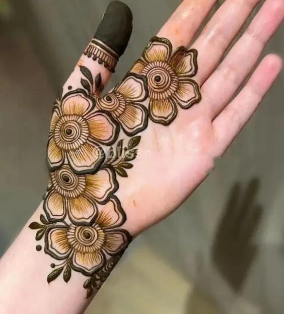 Easy Floral Mehndi Design Photo of Simple Floral Mehndi Design for the Front Hand