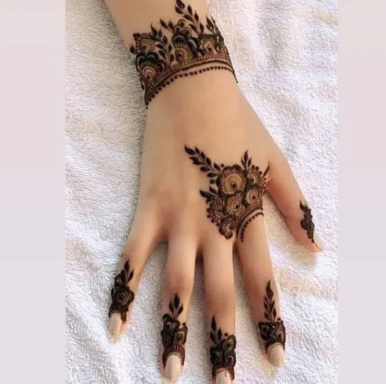 Photo of modern mehndi design for wrist and backhand