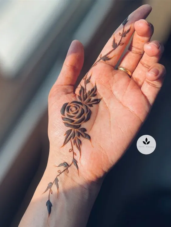 Photo of simple bel mehndi design on  front hand