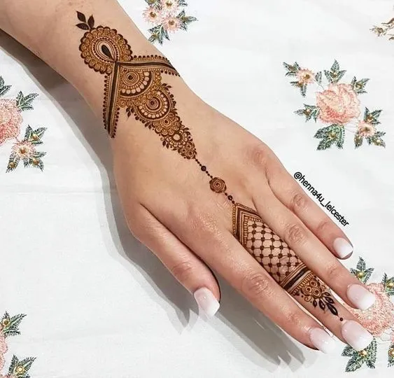 Wrist to finger mehndi design Photo of Dainty Haathphool Mehndi Design