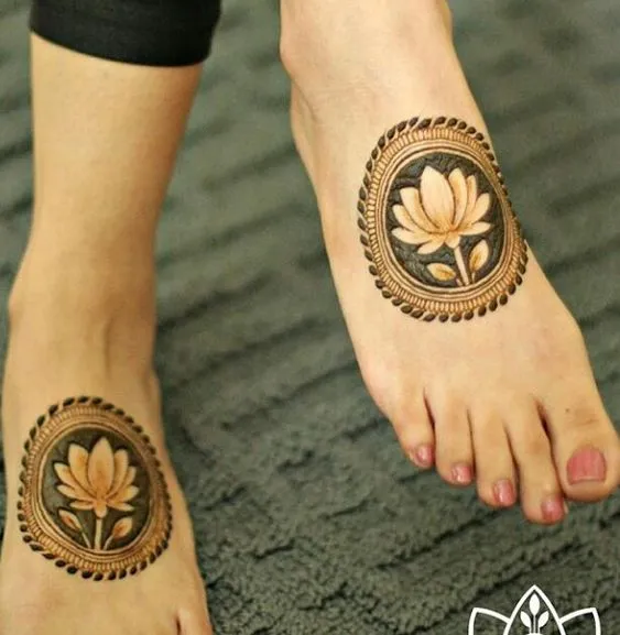 Circular Lotus Motif Mehndi Photo of Circular Lotus Motif Mehndi