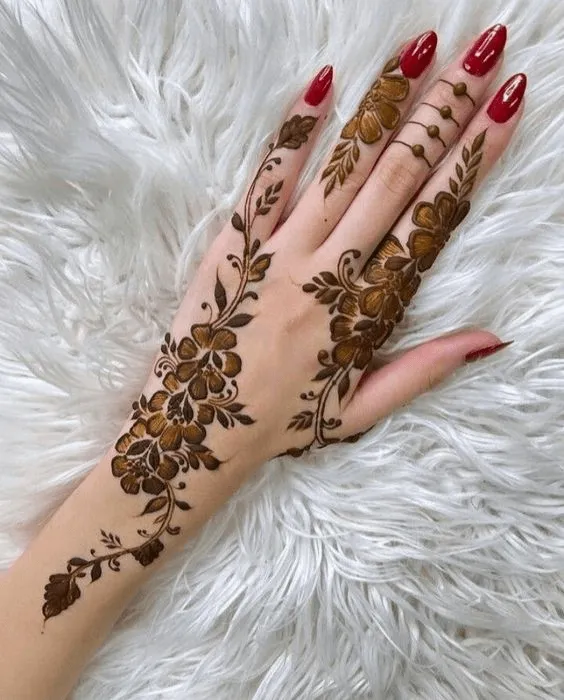 stylish finger mehnndi design for back hand Photo of stylish finger mehnndi design for back hand