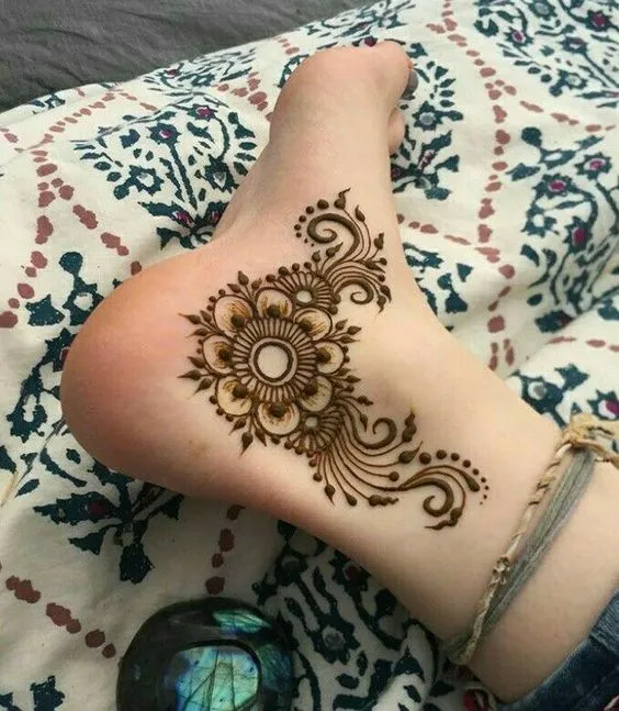 Floral Curves Ankle Mehndi Photo of Floral Curves Ankle Mehndi
