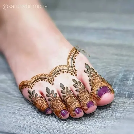 Swirl Mehndi Design for Toes Photo of Swirl Mehndi Design for Toes