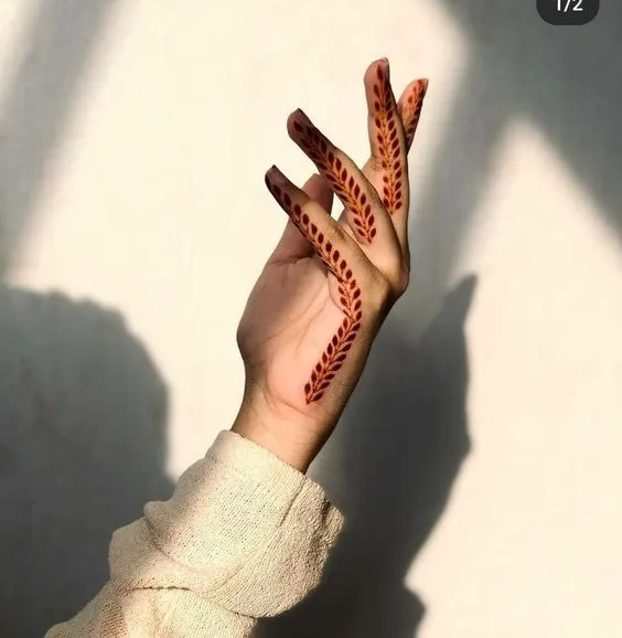 sides of your fingers mehndi design Photo of Simple Finger Sides Mehndi Designs