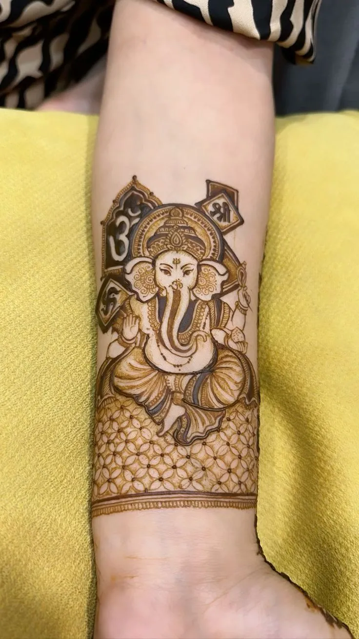 Simple Ganpati Mehndi Design for Wrist Photo of Simple Ganpati Mehndi Design for Wrist