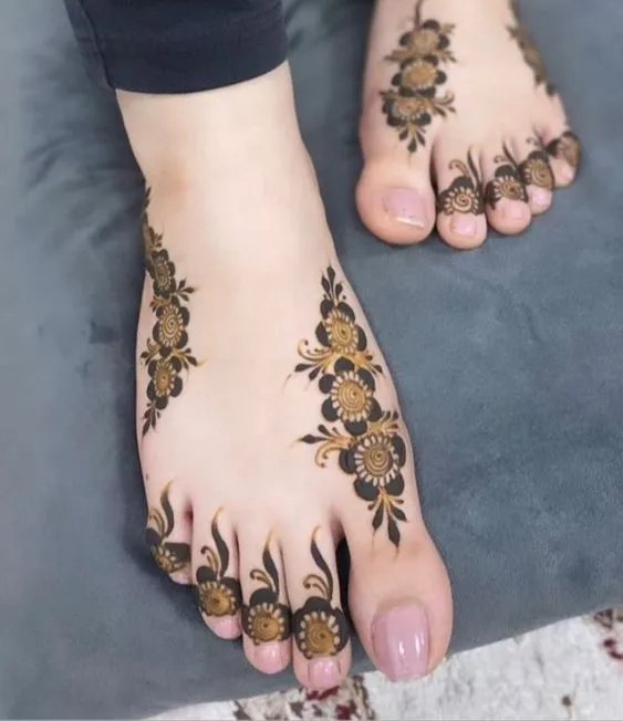 Floral Pair Mehndi Design For Feet Photo of Floral Pair Mehndi Design For Feet