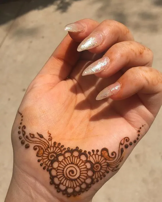 Photo of minimalist mehndi design for bride