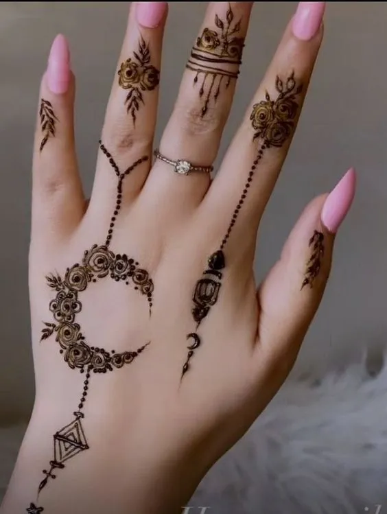 Crescent Moon Haathphool Henna Art Photo of Crescent Moon Haathphool Henna Art