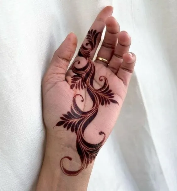 Photo of very easy mehndi design on front hand