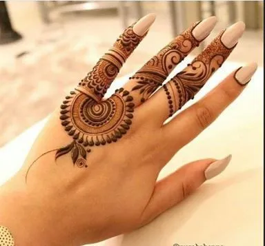 Photo of Unique simple mehndi design for that modern woman