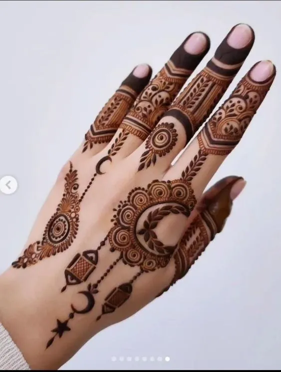 Moon and Lantern Eid Mehndi Photo of Moon and Lantern Eid Mehndi