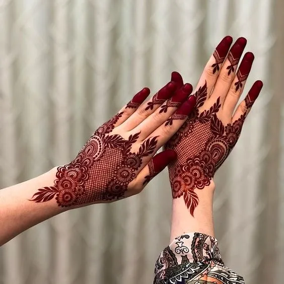 Jaali Mehndi Design with Bharwa Fingertips Photo of Jaali Mehndi Design with Bharwa Fingertips