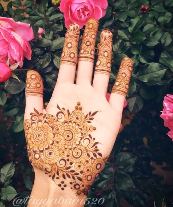 Photo of beautiful flower mehndi design on front hand