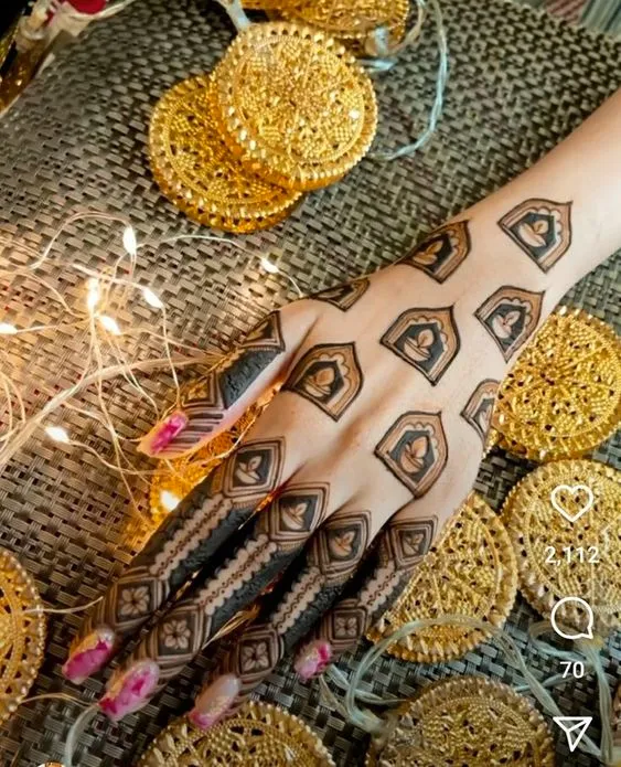 Elegant Diya Mehndi Art Photo of Elegant Diya Mehndi Art