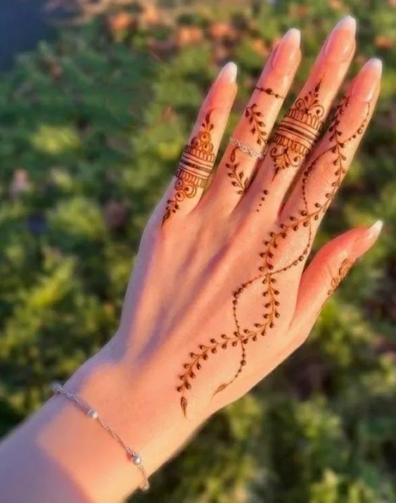 Phtoto of Aesthetics  Mehndi design on fingers