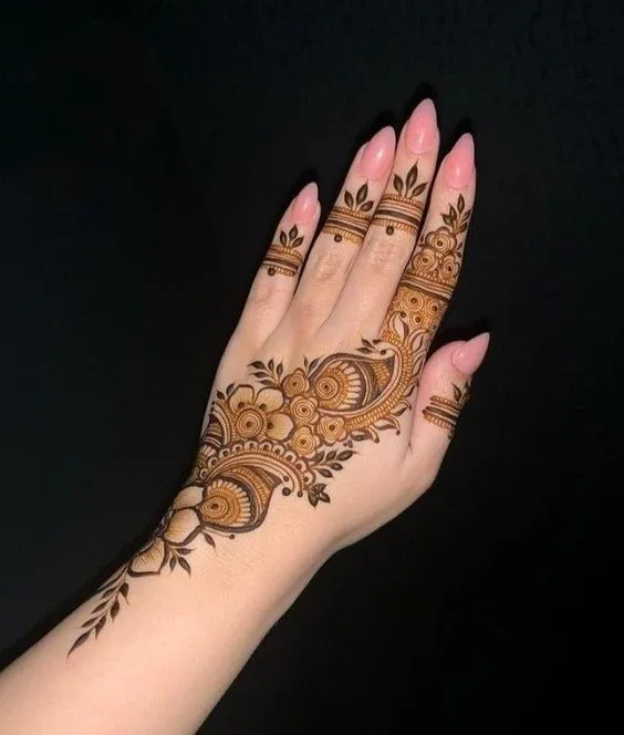 Arabic mehndi design on back hand Photo of Arabic Paisley Mehndi Design