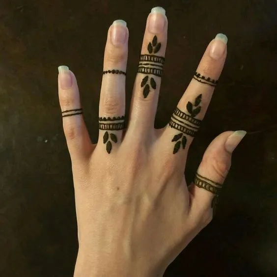 Minimal Finger Mehndi Design Photo of Minimal Finger Mehndi Design