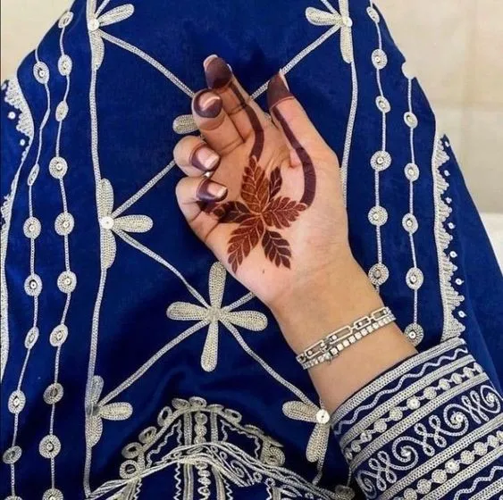 Simple Bharwa Mehndi Design Photo of Simple Bharwa Mehndi Design