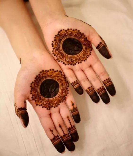 aesthetic simple mehndi design on hands Photo of aesthetic simple mehndi design