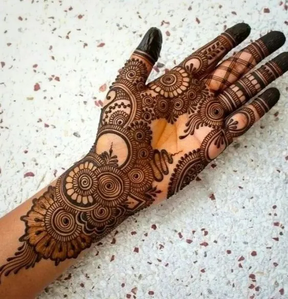 Stunning tattoo mehndi design for the front hand Photo of Stunning tattoo mehndi design for the front hand