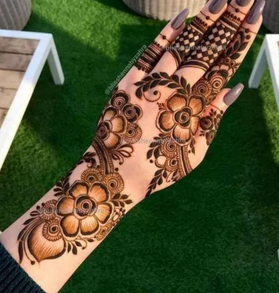 Shaded tattoo mehndi for the backhand Photo of Shaded tattoo mehndi for the backhand