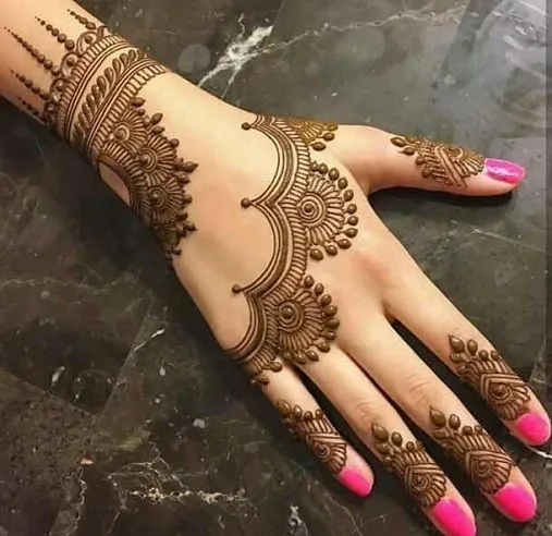 Unique tattoo mehndi design for the backhand Photo of Unique tattoo mehndi design for the backhand
